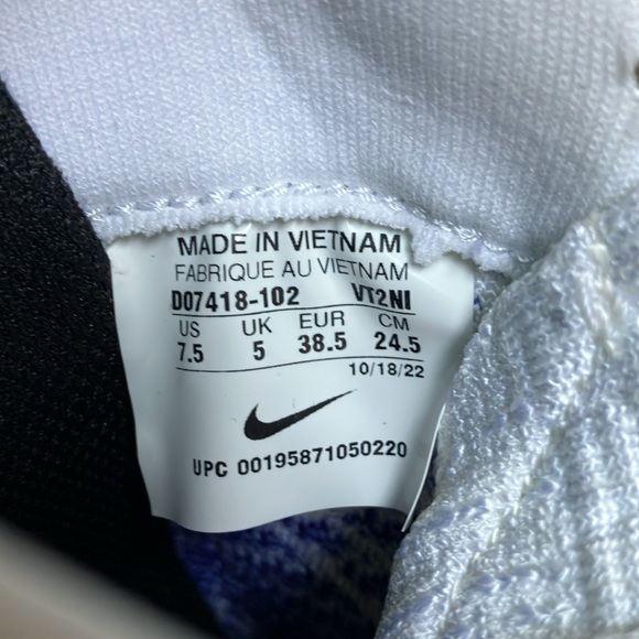 Nike - Picture 12 of 17